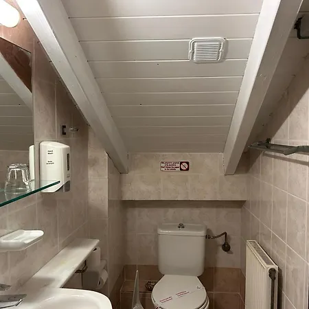 Szálloda Brati Ii Arkúdi